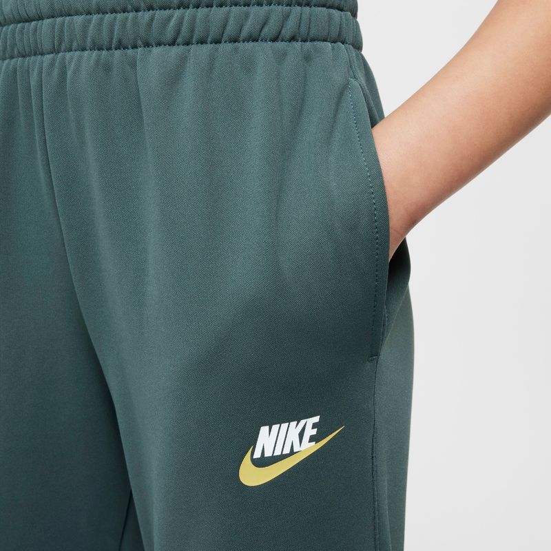 Nike-Sportswear