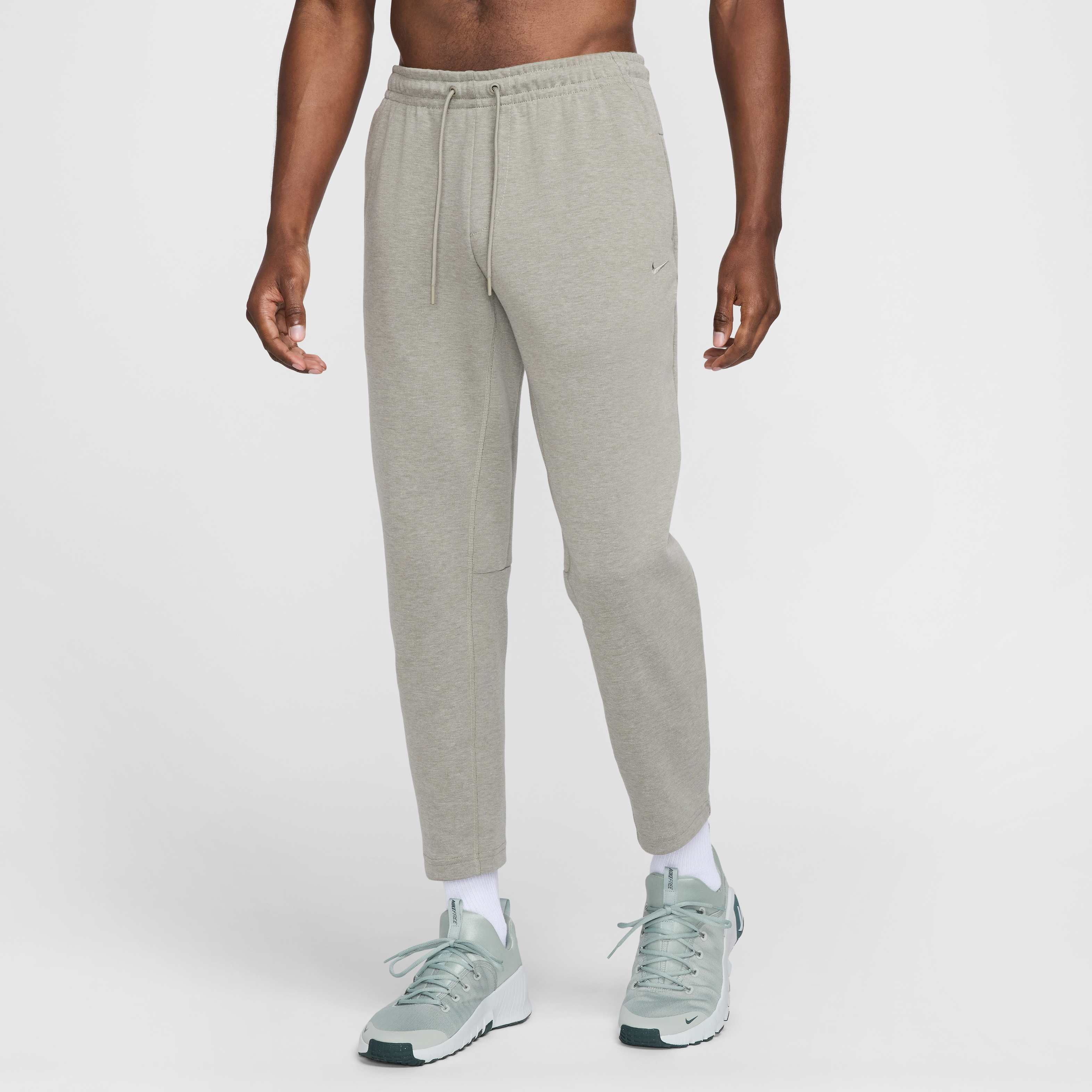 Nike - Nike Primary Pantalón Dri-FIT entallados versátiles con protección UV  para hombre | Ofertitas