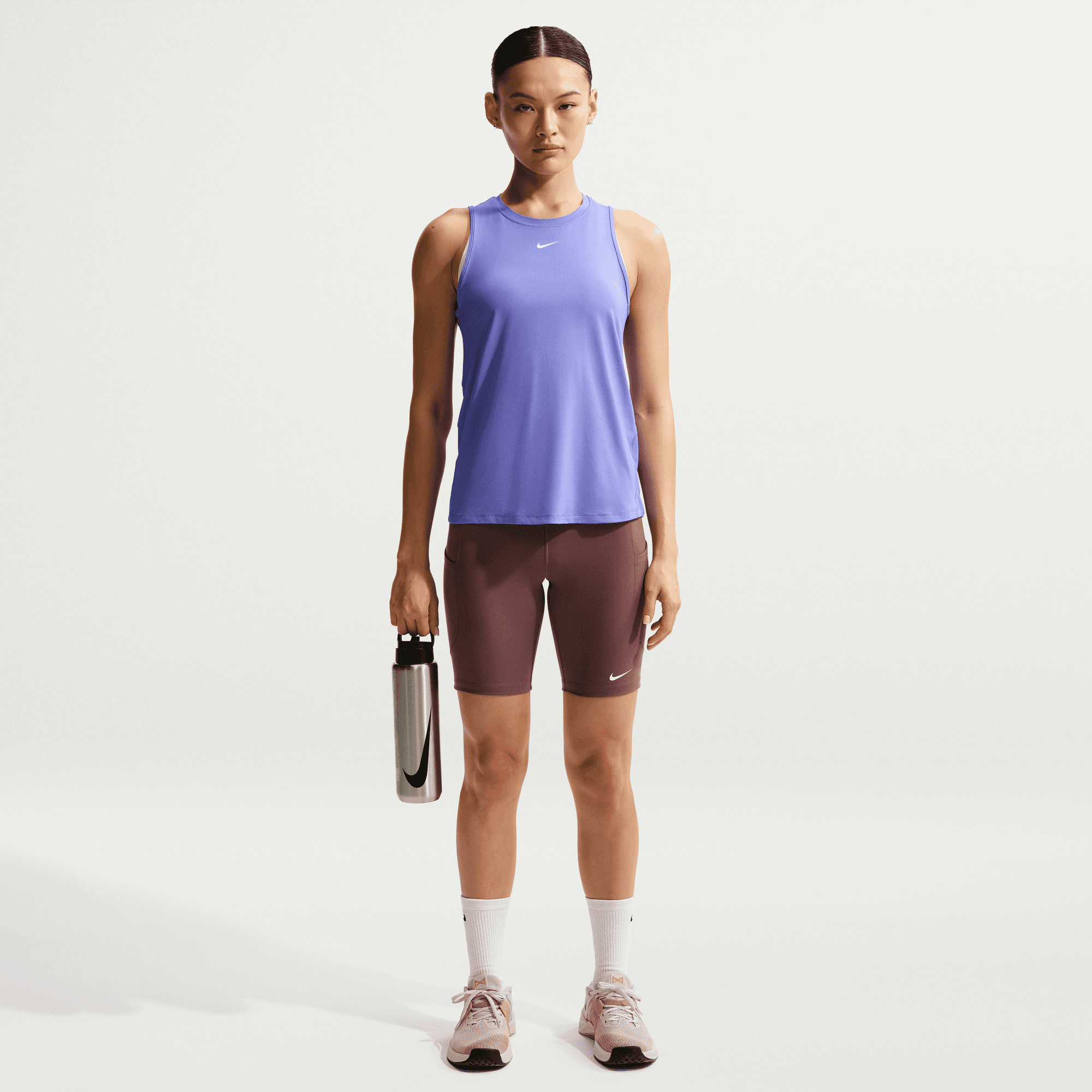 Nike One Shorts de ciclismo de tiro alto de 20 cm con bolsillos para mujer