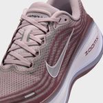 Nike-Vomero-Plus