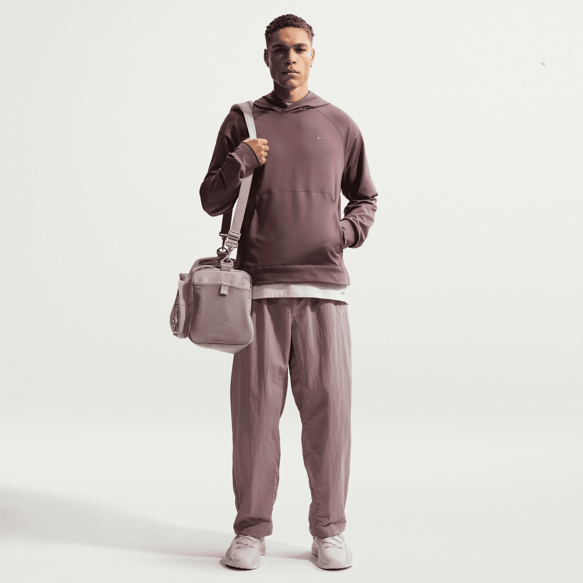 Nike Primary NanoKnit Polerón con gorro sin cierre de alto rendimiento Dri-FIT con protección contra los rayos UV para hombre