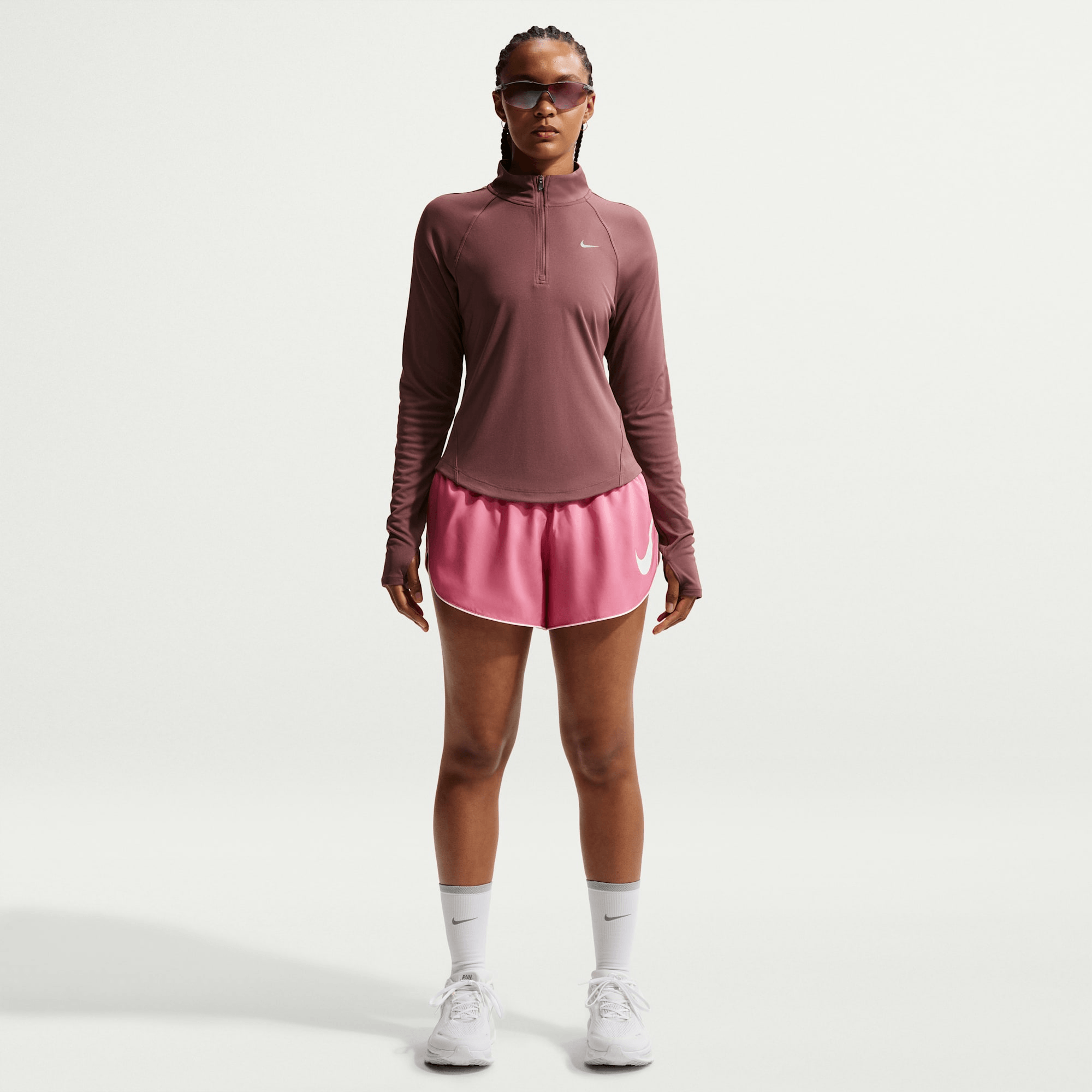 Nike Tempo Flow Swoosh Shorts de correr Dri-FIT de tiro medio con forro de ropa interior para mujer