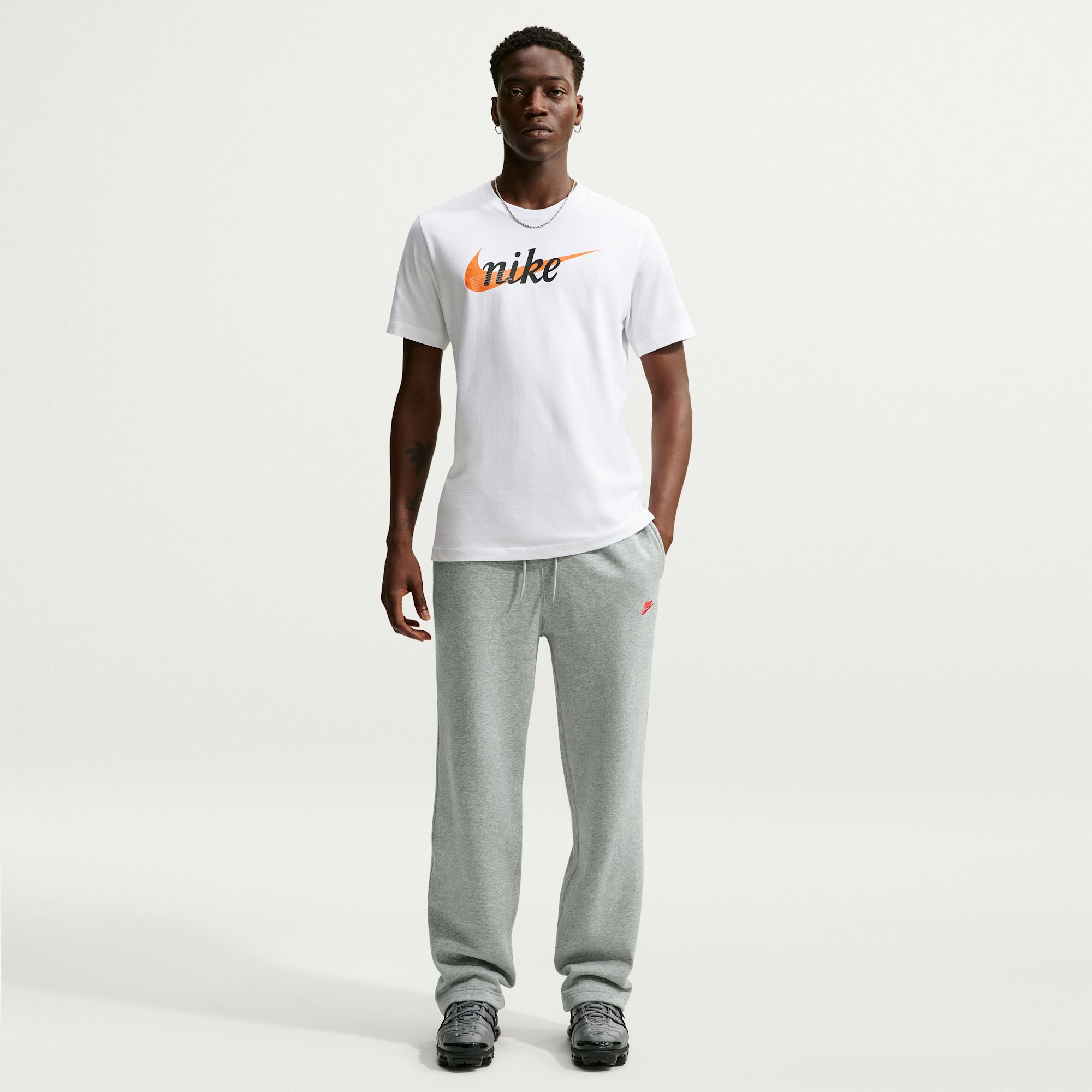 Nike Club Pants de tejido Fleece con dobladillo abierto para hombre