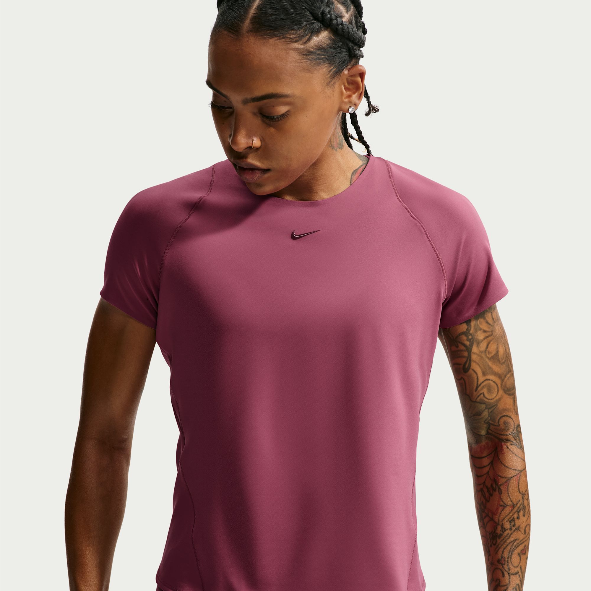 Nike Universa Polera de manga corta Dri-FIT para mujer