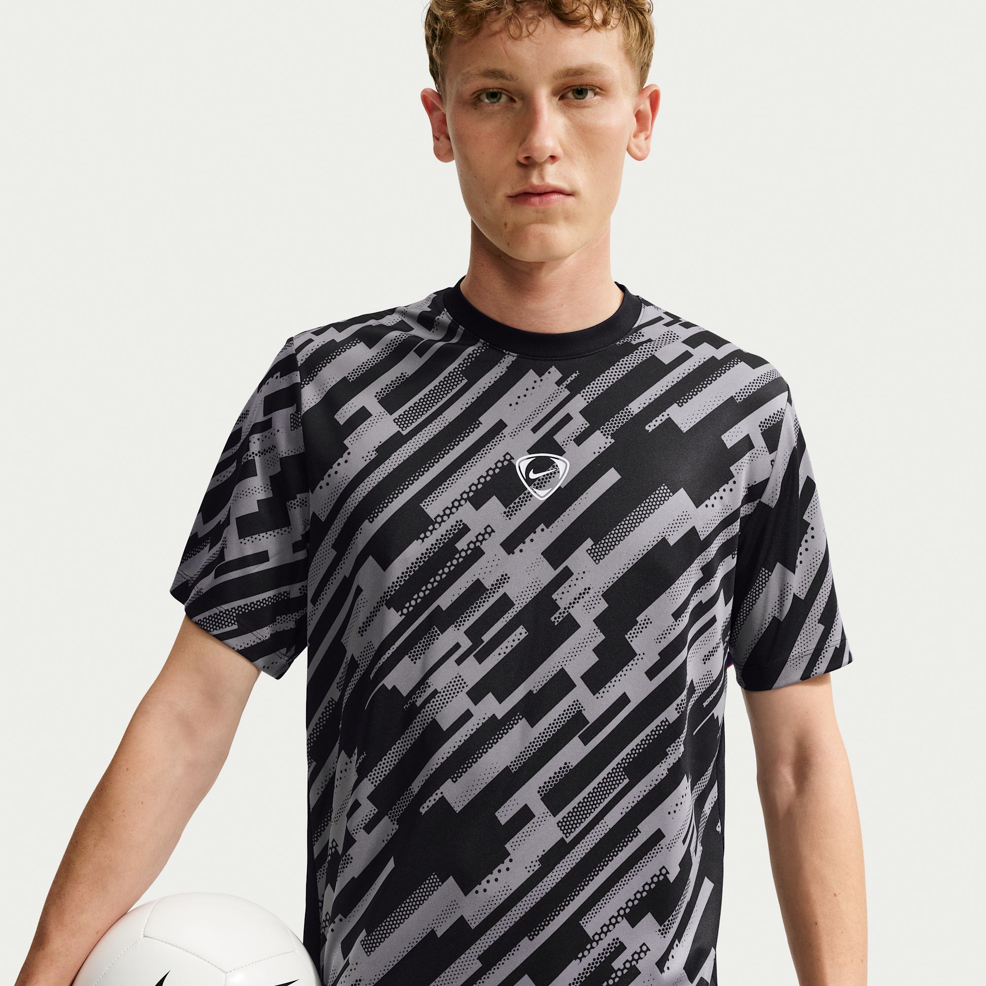 Nike Academy+ Polera de football de manga corta Dri-FIT para hombre