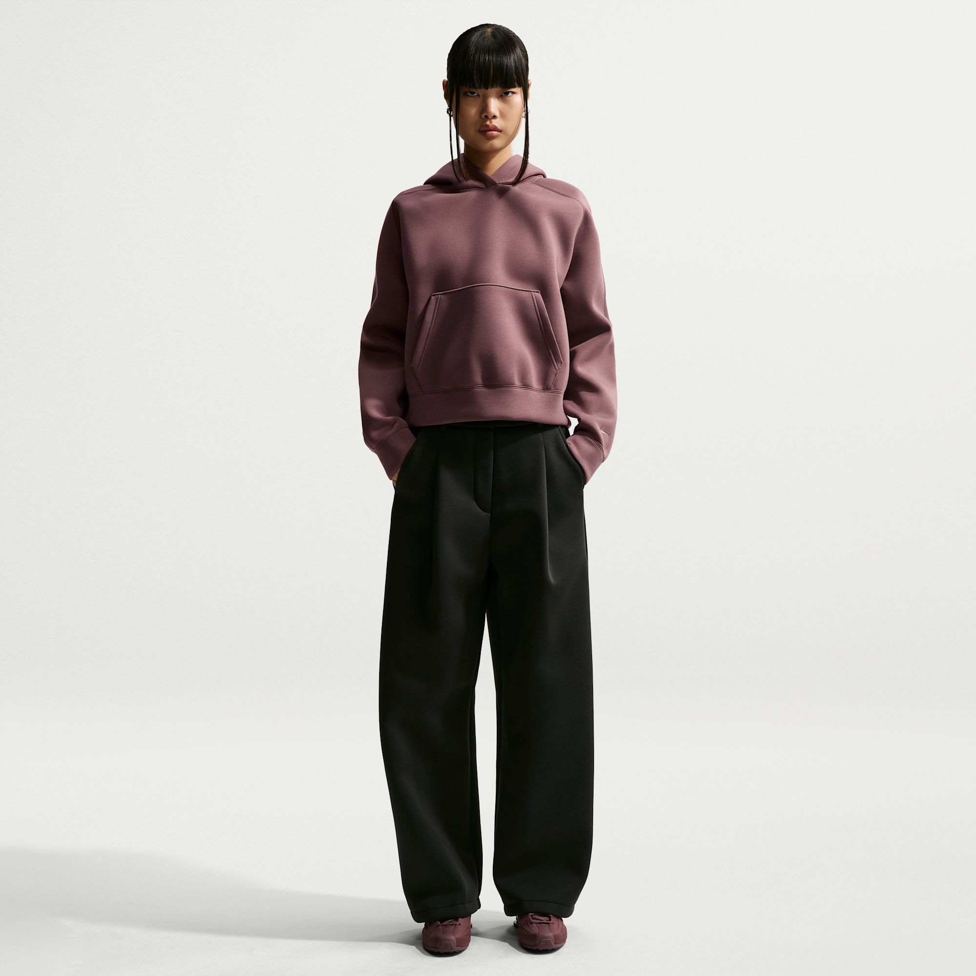 Nike Pregame Fleece Pants de tiro medio y corte holgado para mujer