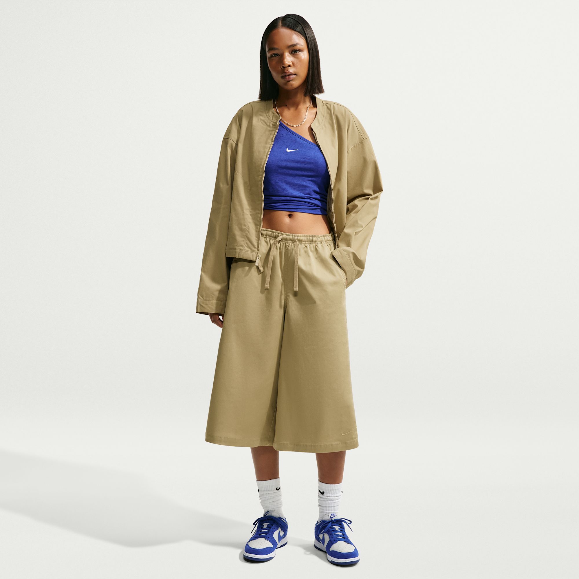 Nike Sportswear Short holgado de tiro medio paracaídas para mujer