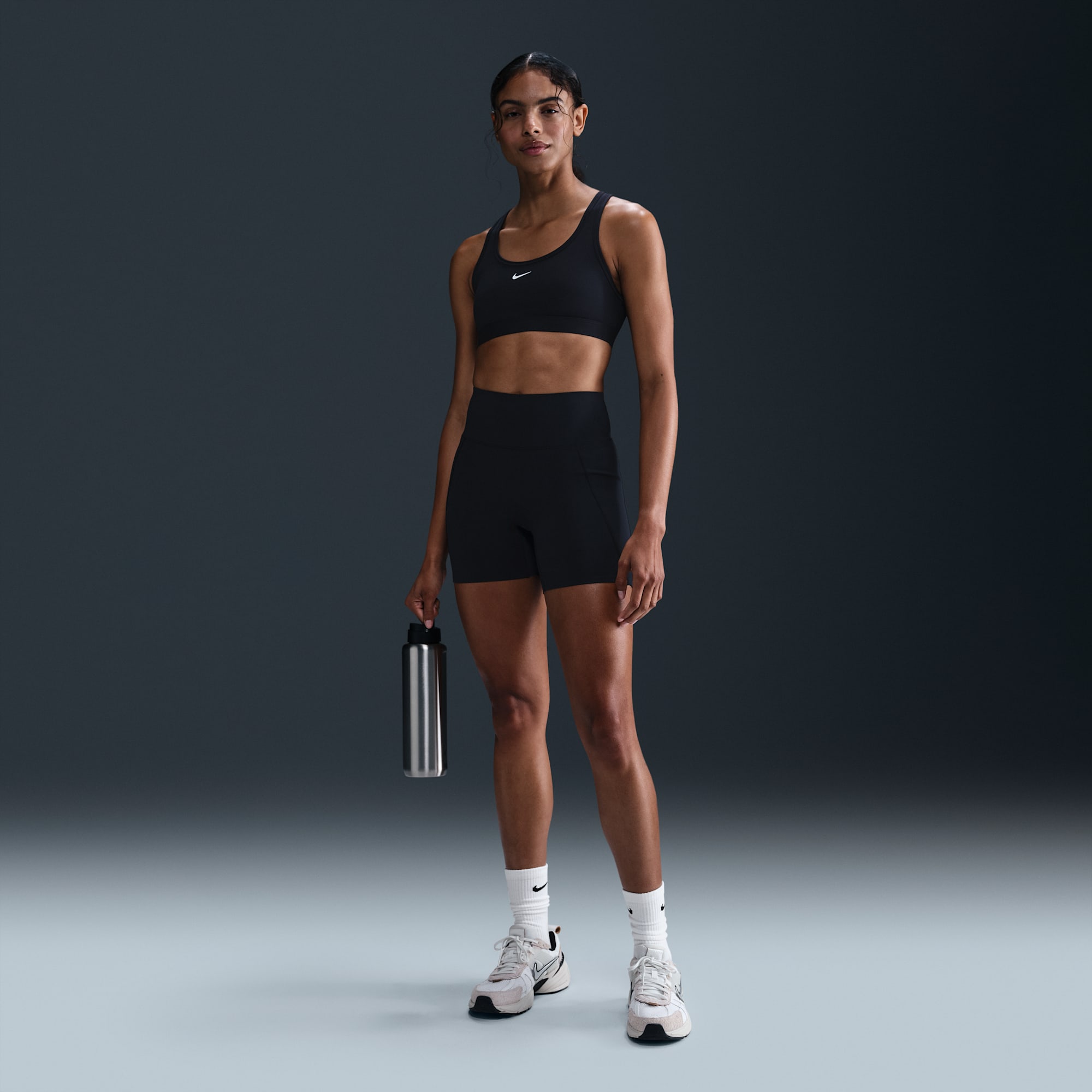 Nike Universa Shorts de ciclismo de tiro alto de 13 cm sin costura frontal para mujer