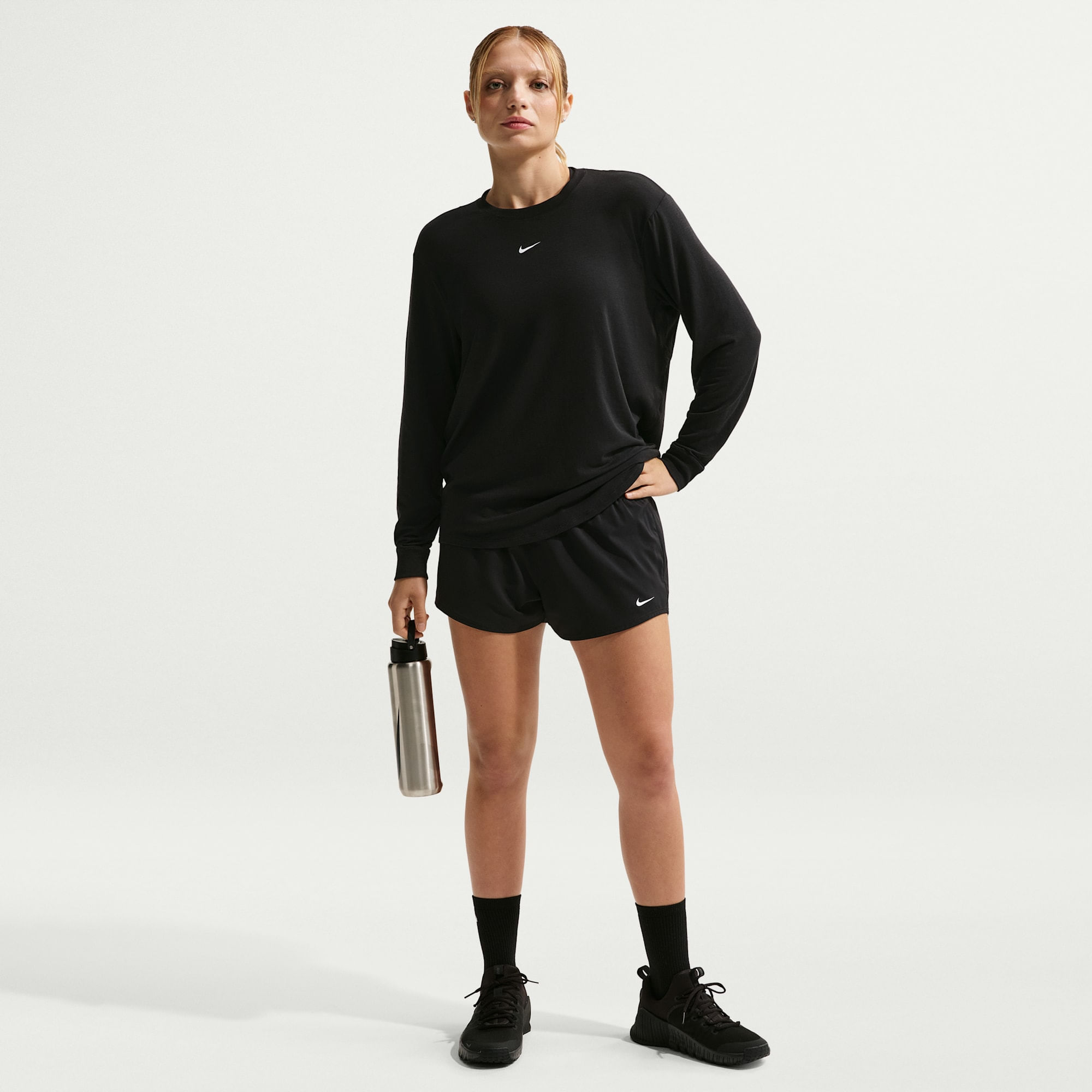 Nike One Shorts Dri-FIT de tiro medio de 8 cm con forro de ropa interior para mujer