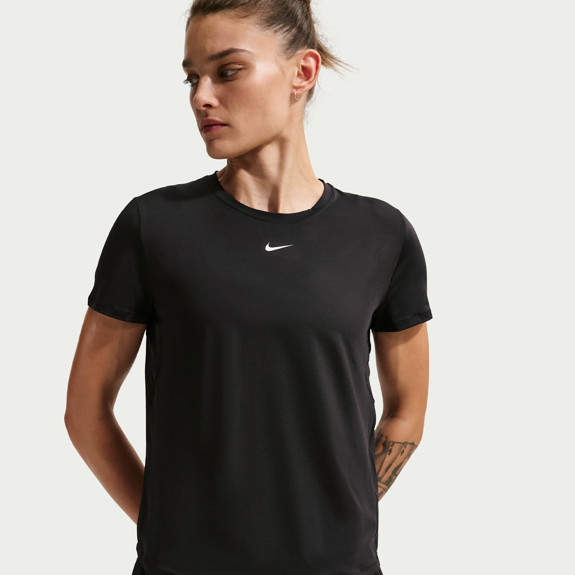 Nike One Classic Polera de manga corta Dri-FIT para mujer