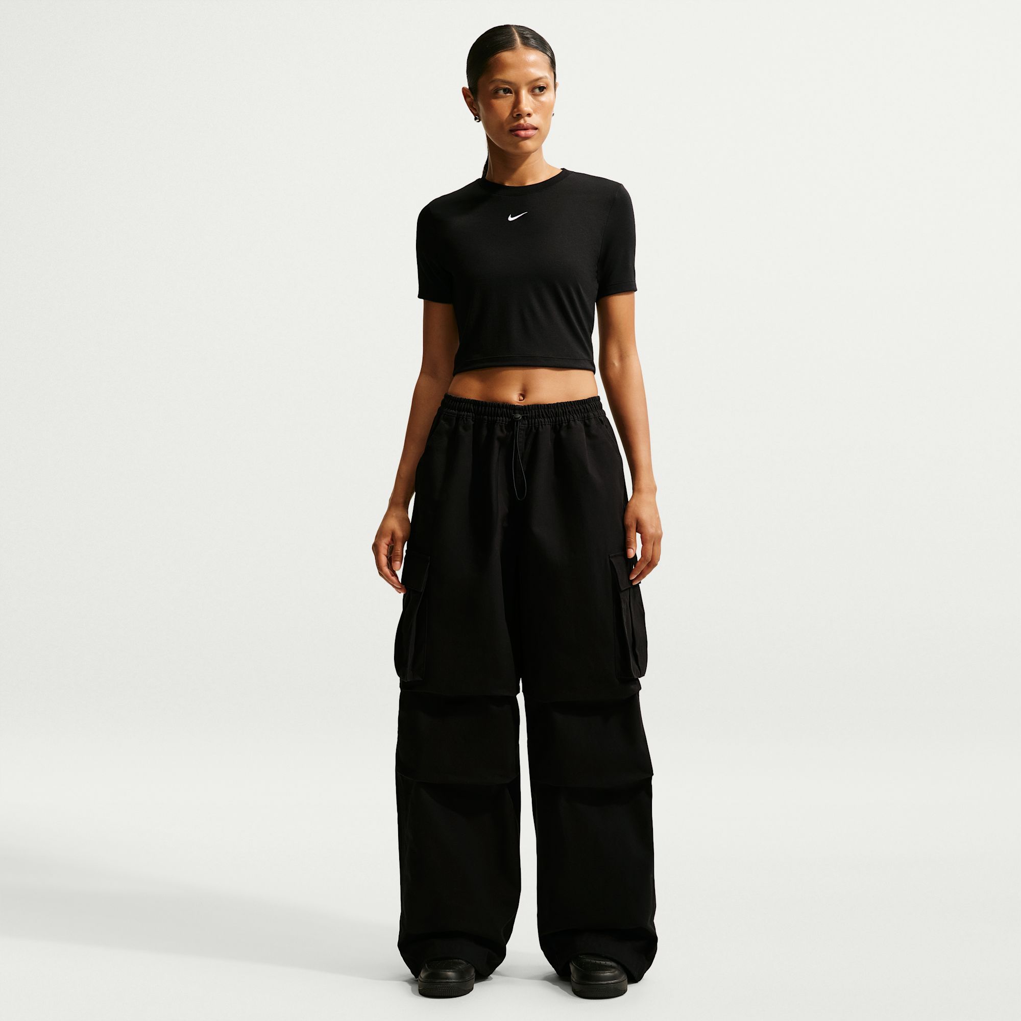 Nike Sportswear Pantalones cargo de tejido Woven de tiro medio oversized para mujer