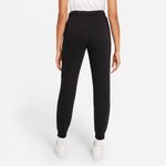 Nike-Sportswear-Essential
