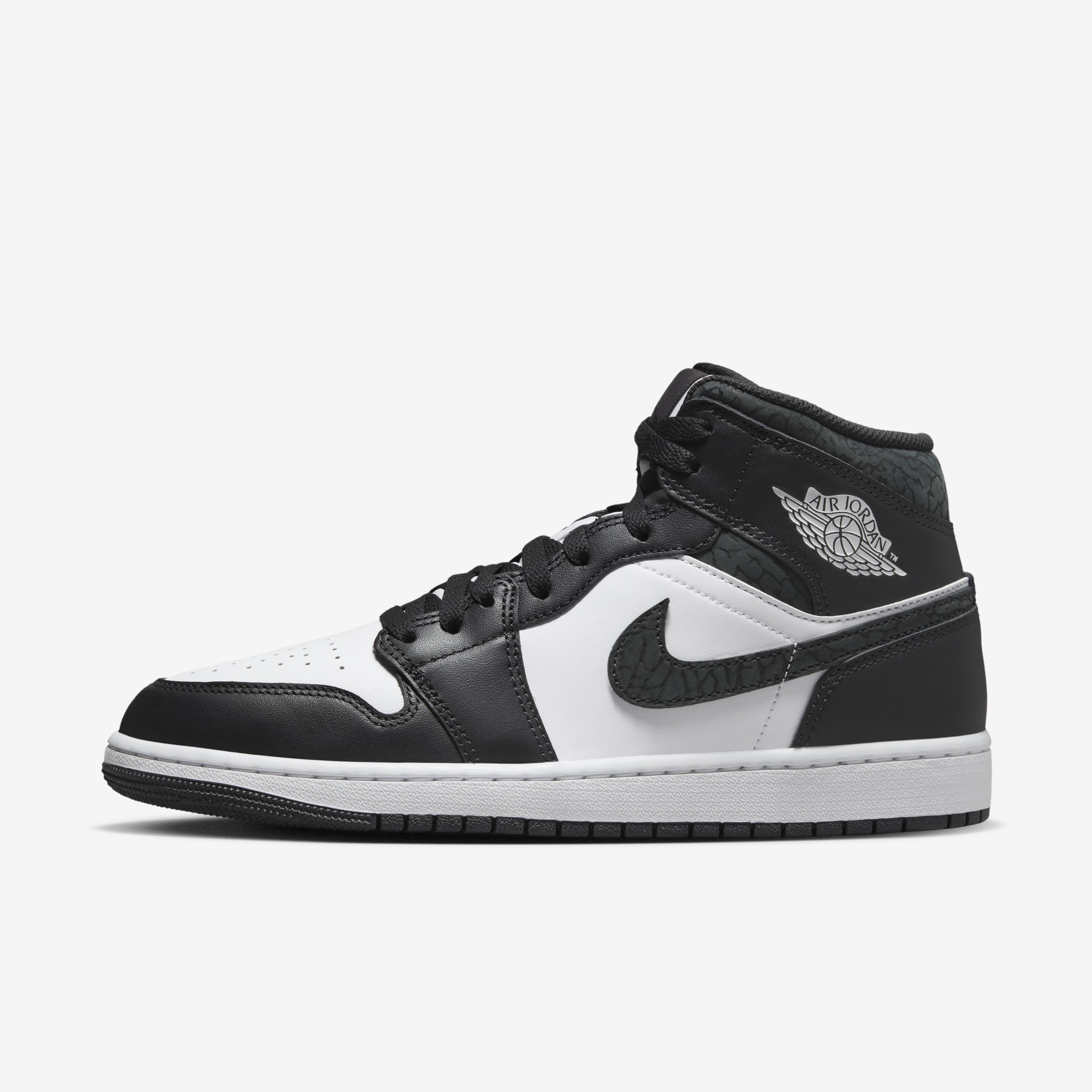 Jordan negras store con blanco